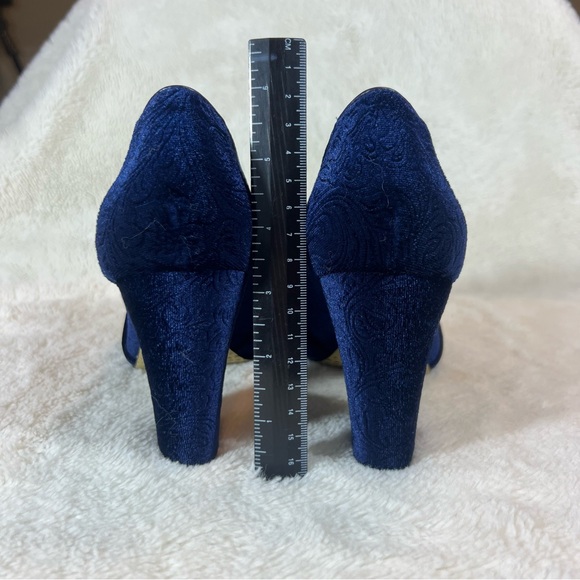 Bella Vita Galla II Blue Velvet Slip On Pumps Size 8 M - Picture 5 of 9